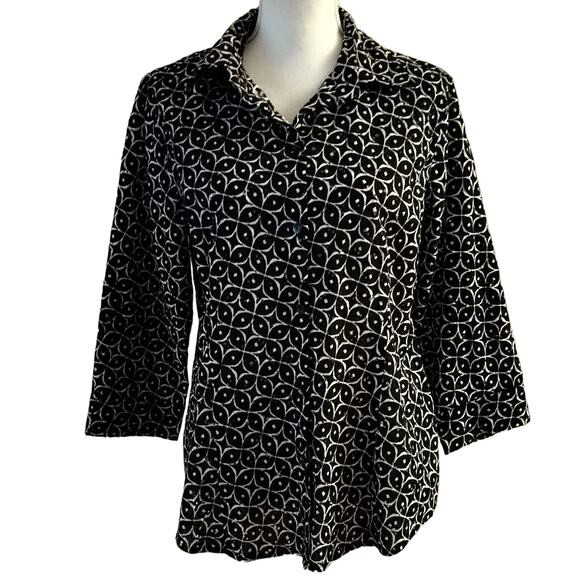 Chicos Size 2 Large L Textured Eyelet Geometric Print Button Up Top - Picture 1 of 3